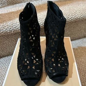 Ivy bootie black suede size 9 (40)